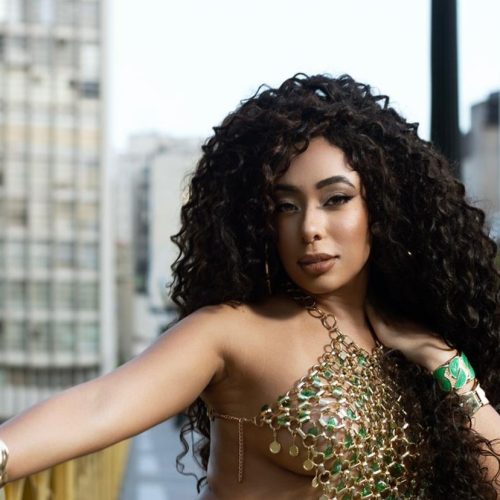 Gabi Evaristo é anunciada como nova musa do Império Serrano para o Carnaval 2026